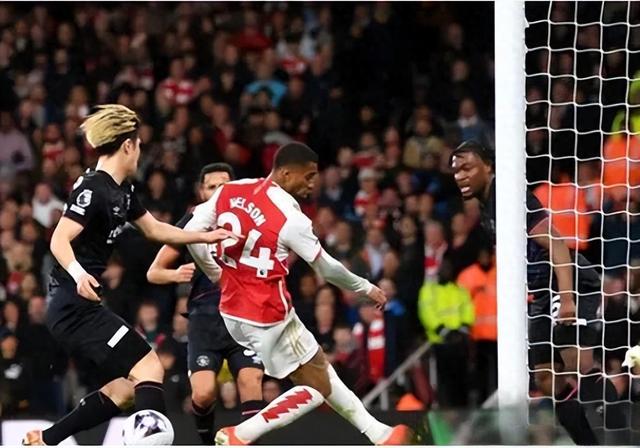 9game-集结日勒沃库森备战法国杯，防线松动细节曝光，底气十足，赛程密集仍需轮换-9game